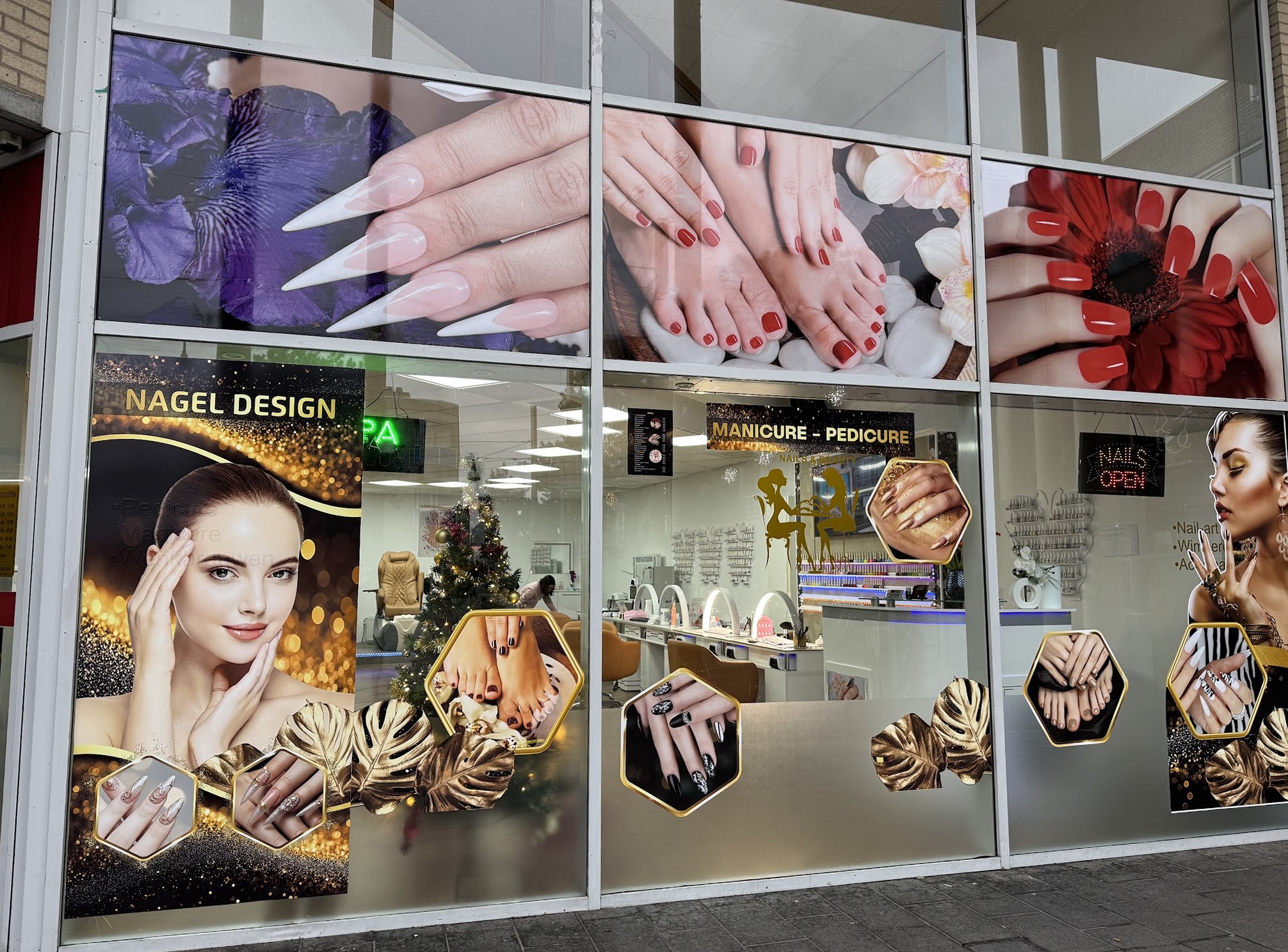 Winkelpui van Beauty Nails Zeewolde aan Kerkplein 19